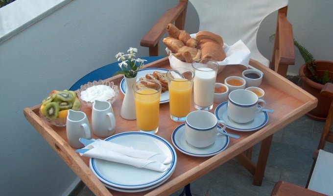 Your stay in Cyclades, Accommodation 8j / 7 nights hotel accommodation with breakfast in standard room and transfers Maritimes. 