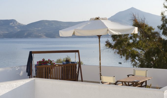 Your stay in Cyclades, Accommodation 8j / 7 nights hotel accommodation with breakfast in standard room and transfers Maritimes. 
