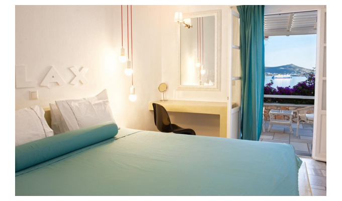 Your stay in Cyclades, Accommodation 8j / 7 nights hotel on bed & breakfast in standard room.