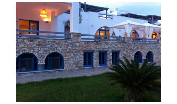 Your stay in Cyclades, Accommodation 8j / 7 nights hotel on bed & breakfast in standard room.
