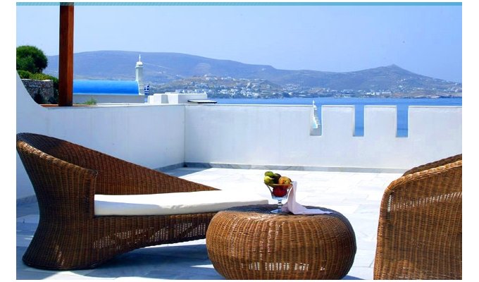 Your stay in Cyclades, Accommodation 8j / 7 nights hotel on bed & breakfast in standard room.