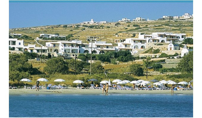 Your stay in Cyclades, Accommodation 8j / 7 nights hotel on bed & breakfast in standard room.