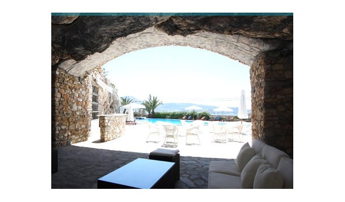 Your stay in Cyclades, Accommodation 8j / 7 nights hotel on bed & breakfast in standard room.