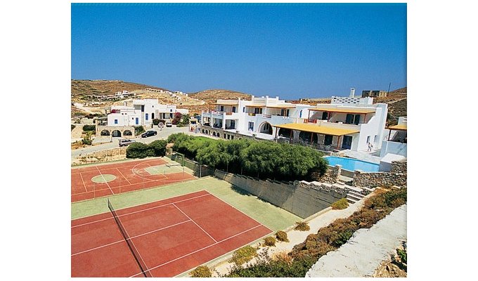 Your stay in Cyclades, Accommodation 8j / 7 nights hotel on bed & breakfast in standard room.
