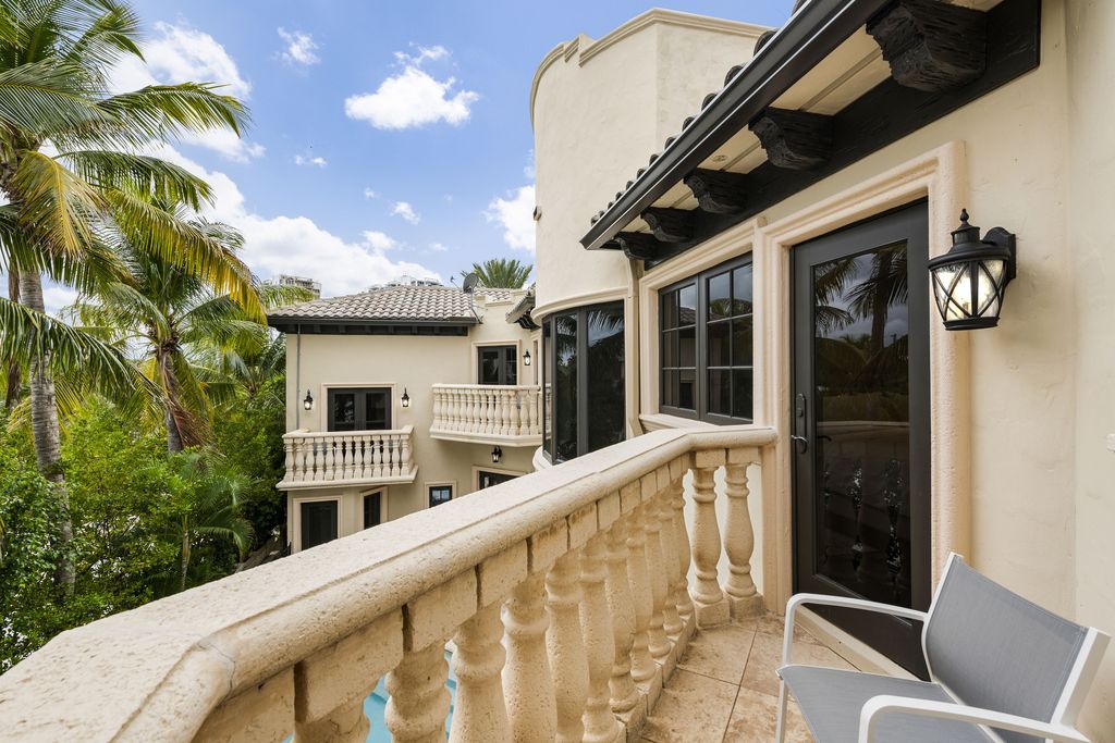 Fort Lauderdale Beachfront villa Vacation Rental with pool and staff[....]